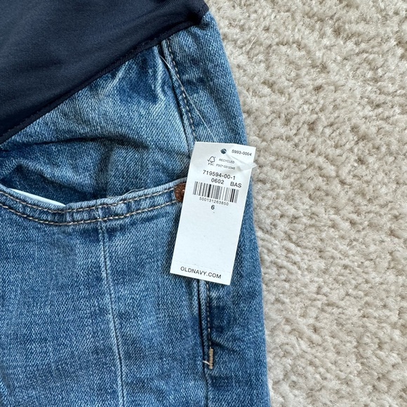 Old Navy Maternity Barrel Ankle Jean - Picture 3 of 3